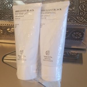 Charcoal travel toothpaste duo